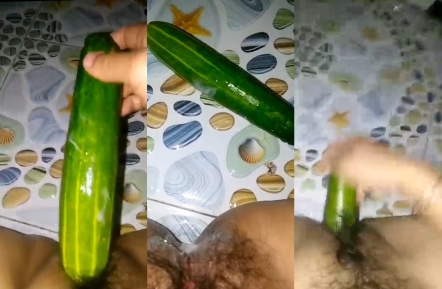 Clip em NY Thủ dâm trong phòng tắm vs trái dưa leo siêu dài siêu to